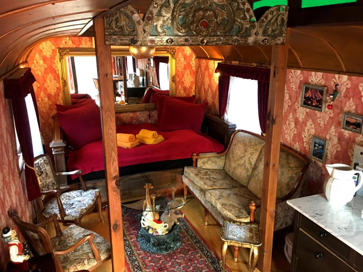Historischer Zirkuswagen Mit Terrasse Und Blick Ins Gruene Witzenhausen Exteriör bild