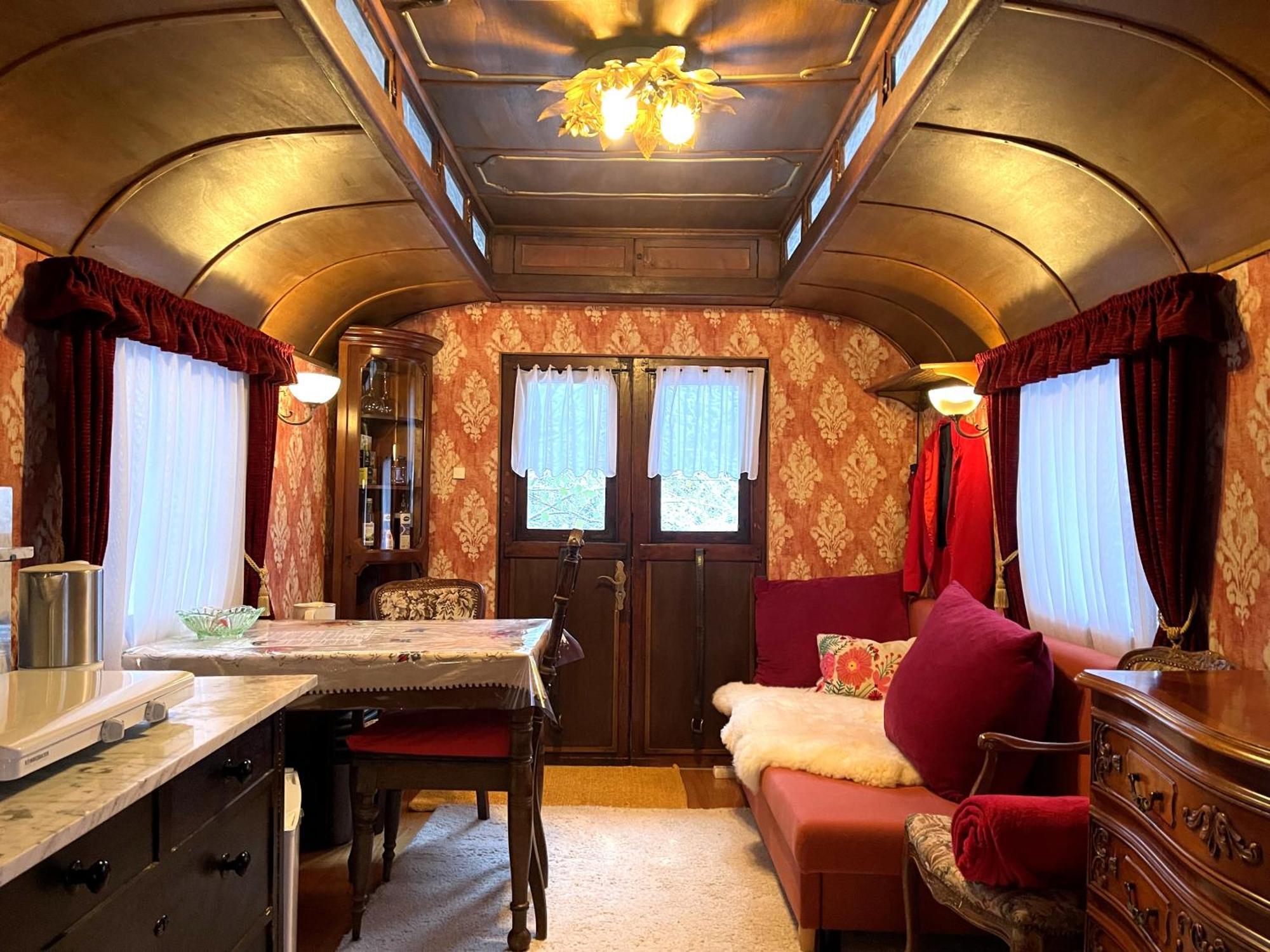 Historischer Zirkuswagen Mit Terrasse Und Blick Ins Gruene Witzenhausen Exteriör bild