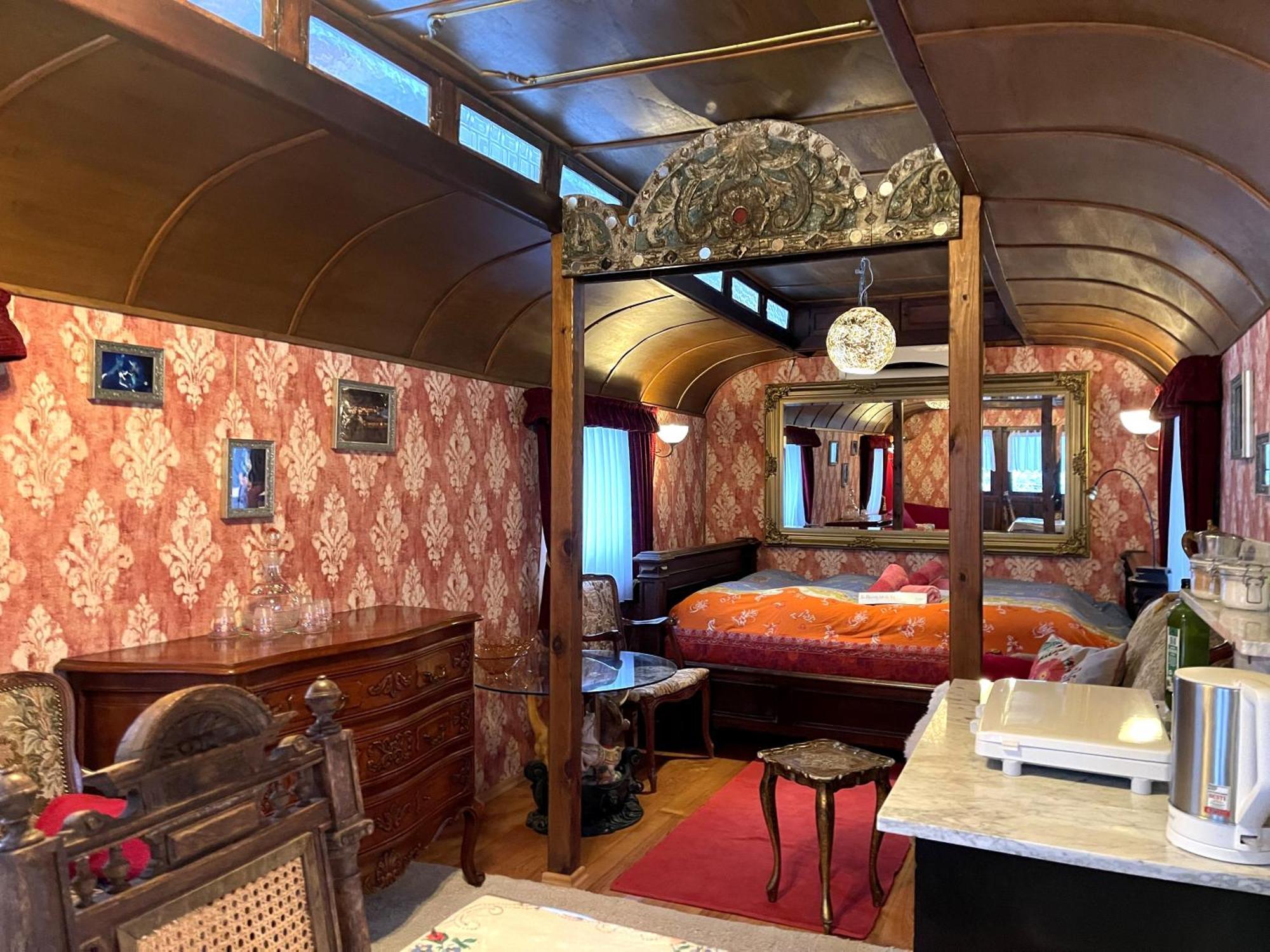 Historischer Zirkuswagen Mit Terrasse Und Blick Ins Gruene Witzenhausen Exteriör bild